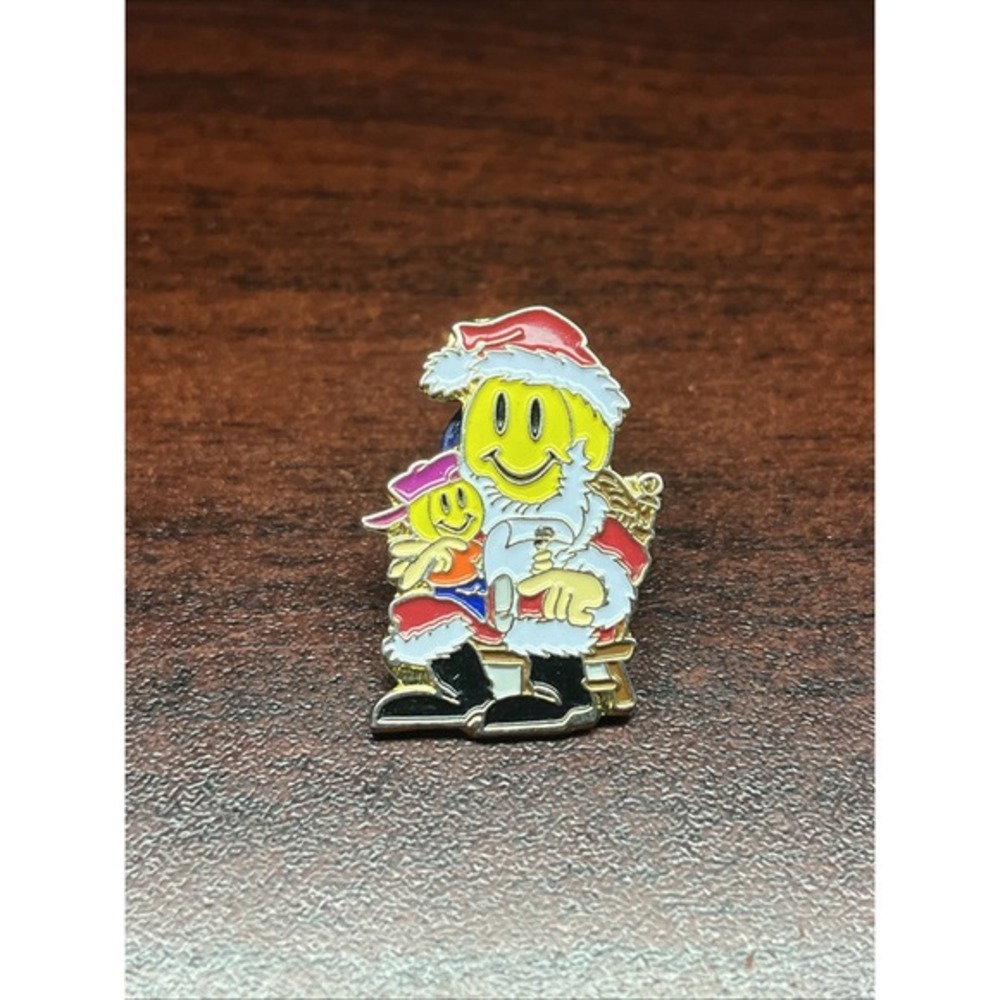 Walmart Smiley Santa Claus Christmas Holiday Lapel Hat Pin
